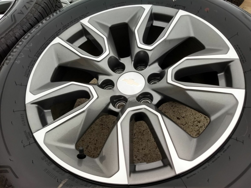 20 Chevy Silverado LT 2020 OEM Wheels And Bridgestone Dueler Alenza A 