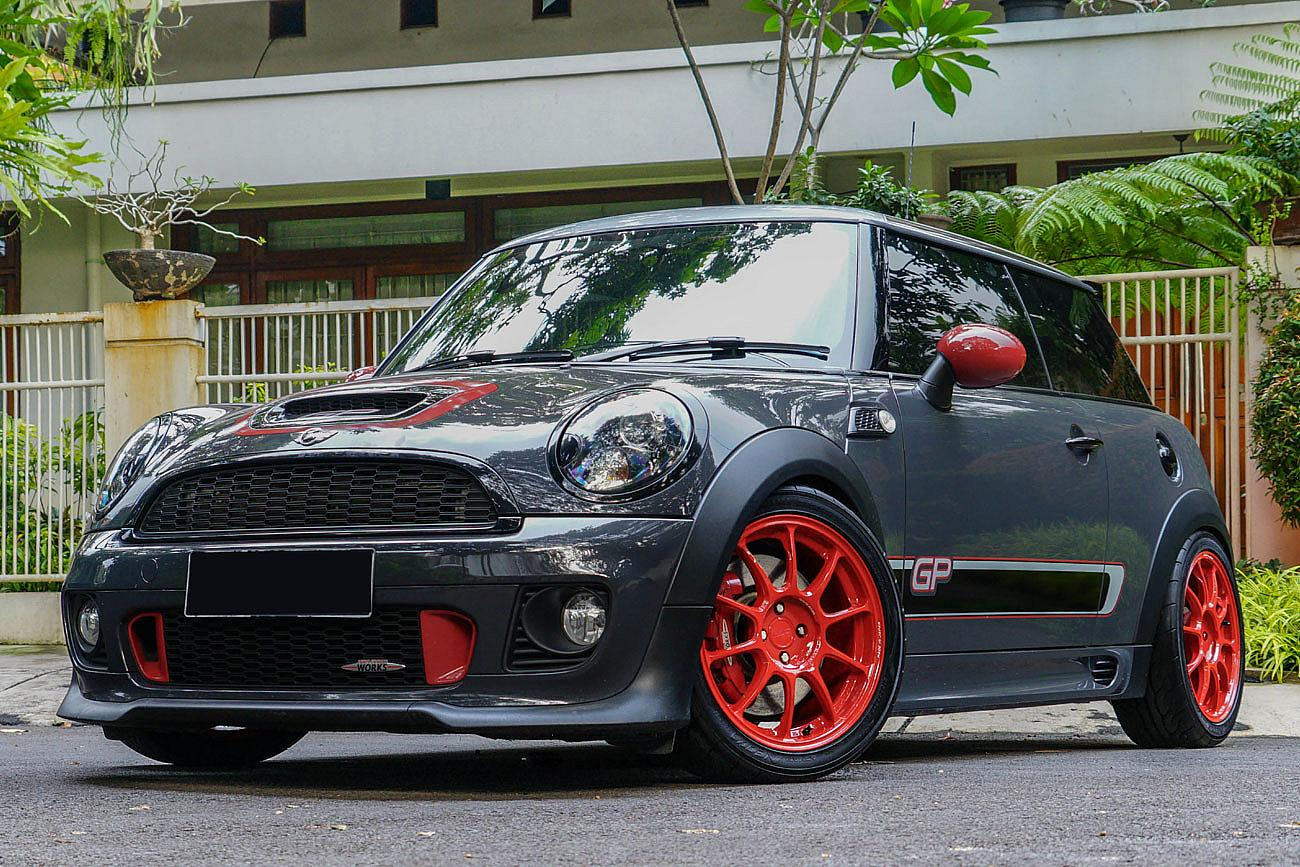 Permaisuri MINI Cooper GP R56 With Rays Volk Racing ZE40